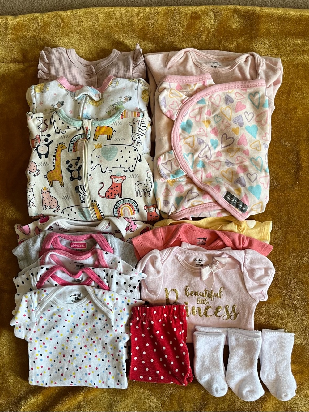 Girl's Baby Clothes 0-3 Months Mixed 17 pc Lot Sleepers Gerber Everyday Casual